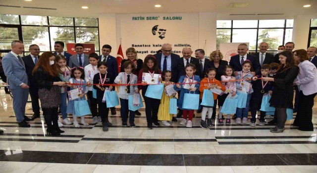 Vali Karadeniz, ‘Gıda Kahramanları resim sergisi ve ödül törenine katıldı