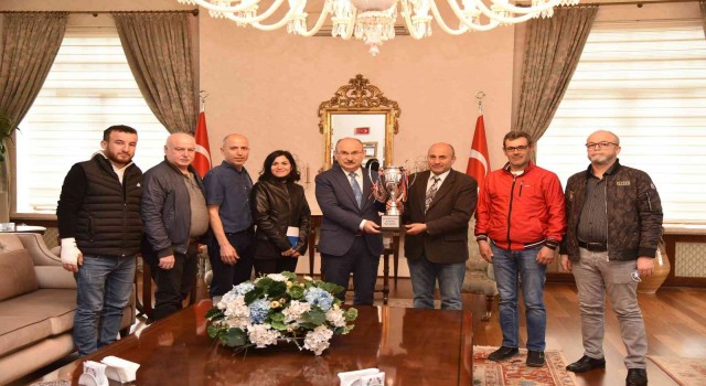 Vali Karadeniz, şampiyon Sağır Spor Derneğini ağırladı