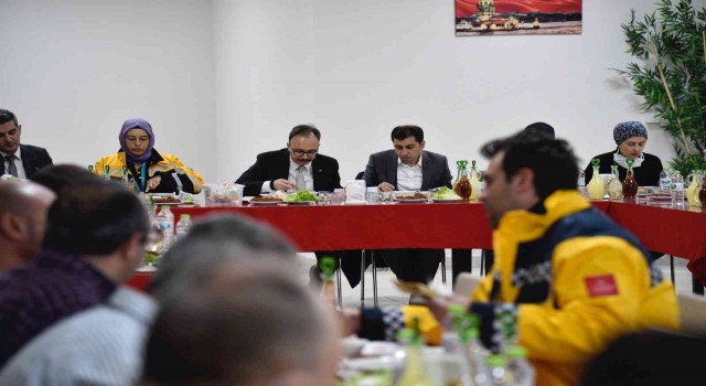 Vali Kızılkaya sağlık çalışanlarıyla iftarda buluştu
