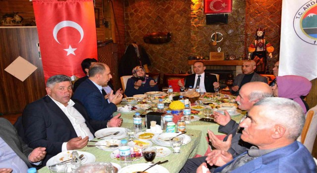 Vali Öner, muhtarlarla iftarda buluştu