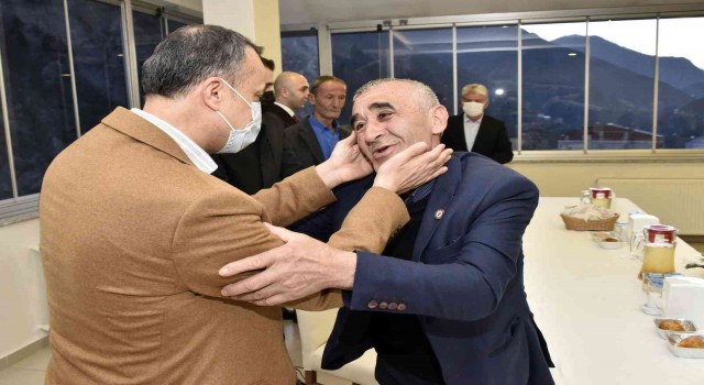 Vali Taşbilek Kürtünde şehit aileleri, gaziler ve muhtarlarla iftar programında buluştu