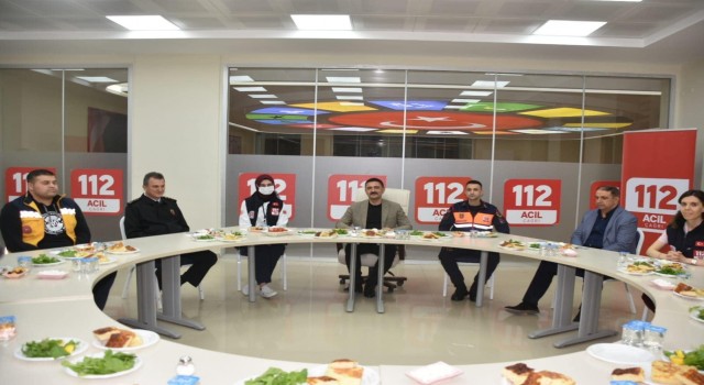 Vali Tekbıyıkoğlu, 112Acil Çağrı Merkezi personeliyle sahur yaptı