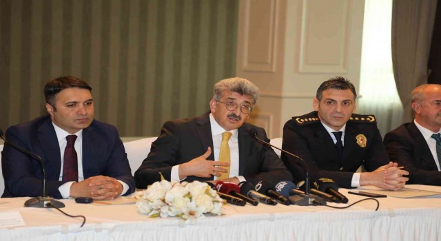 Van Valisi Bilmez: “Nevruz süresince Vana 50 bin İranlı turist geldi”