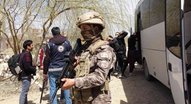 Vanda 35 düzensiz göçmen yakalandı