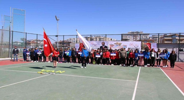 Vanda Analig Tenis Grubu müsabakaları başladı