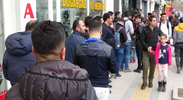 Vanda çiğ köfteye yoğun ilgi