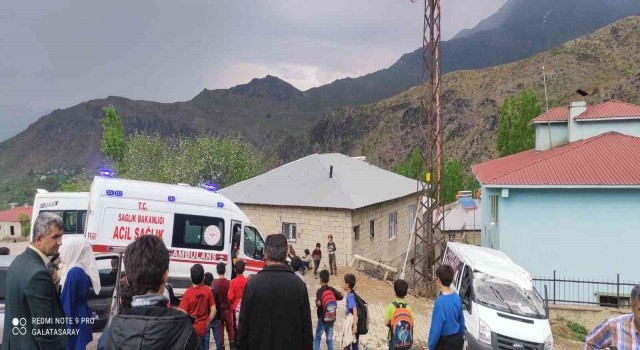 Virajı alamayan minibüs takla attı: 2 yaralı
