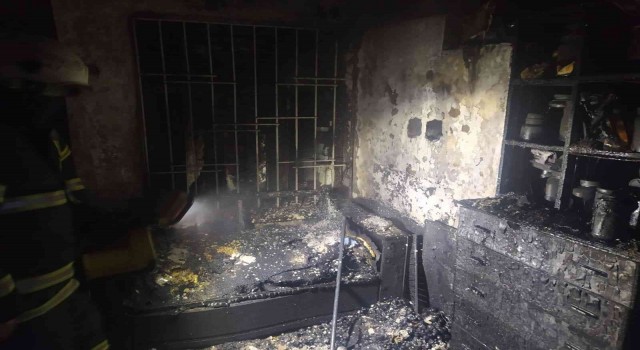 Yangın müstakil evi kullanılmaz hale getirdi