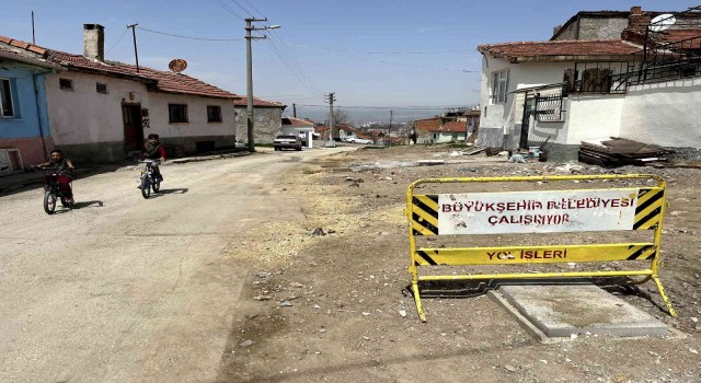 Yapılmayan patlak rögar borusu mahalleliyi mağdur etti