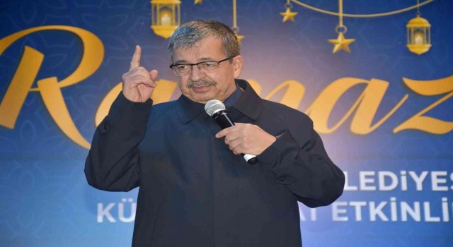 Yazar Hayati İnanç sevenleriyle buluştu