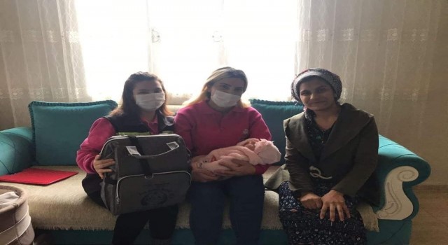 Yeni doğan bebeklerin ilk hediyesi Germencik Belediyesinden