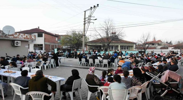 Yenişehir Belediye Başkanı Aydından Roman Mahallesinde iftar