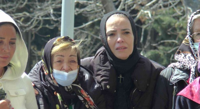 Yeşim Salkımın teyzesi Nermin Uzman son yolculuğuna uğurlandı