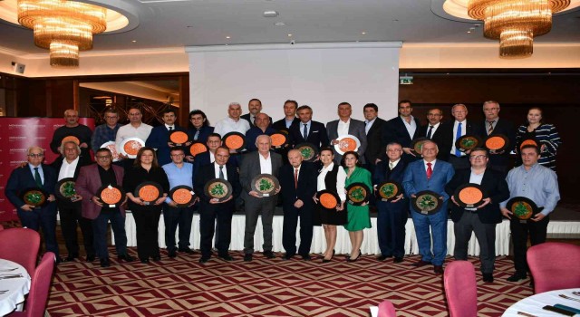 Yeşimde kıdem ödülleri sahiplerini buldu