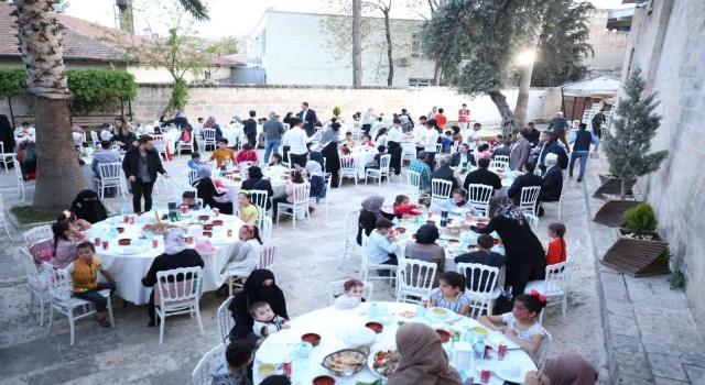 Yetim ve öksüz çocuklar iftarda buluştu