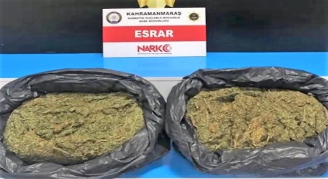 Yolcunun valizinden 10 kilogram uyuşturucu çıktı