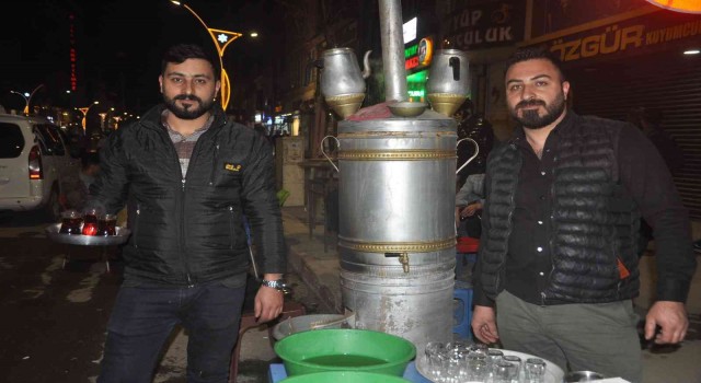 Yüksekovada Ramazan gecelerinin vazgeçilmezi semaver çayı