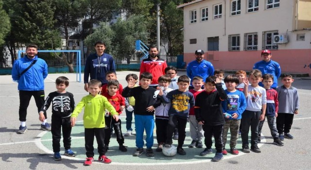 Yunusemre Belediyespordan Laleli İlkokulunda futbolcu taraması