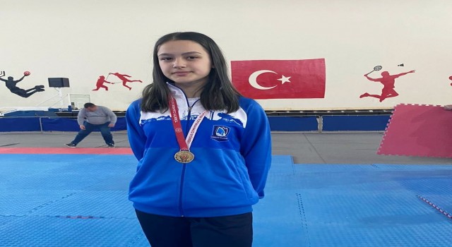 Yunusemreli Alanur Uşaktan gümüş madalya ile döndü
