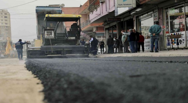 Yüreğirde 3 yılda 261 bin ton sıcak asfalt döküldü