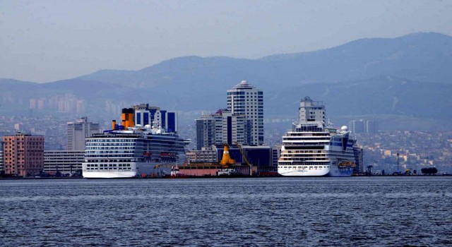 Yüzen otel İzmir Limanına demir atacak