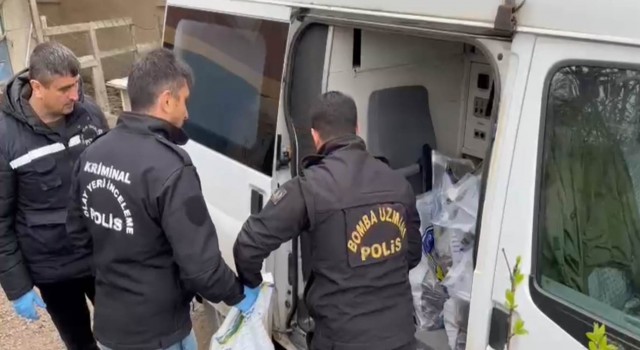 Yüzlerce dinamit ve el yapımı patlayıcı madde ele geçirildi