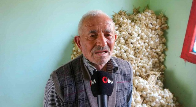 Zabıtanın tartısını aldığı seyyar satıcı İHAya konuştu: “Görevini yapan memur da emir kulu”