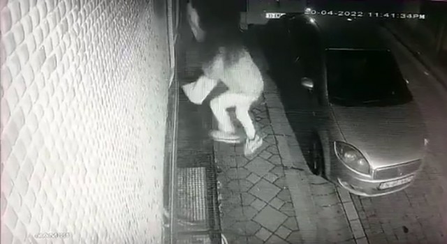 Zeytinburnunda genç kız ipten kıyafet çaldı