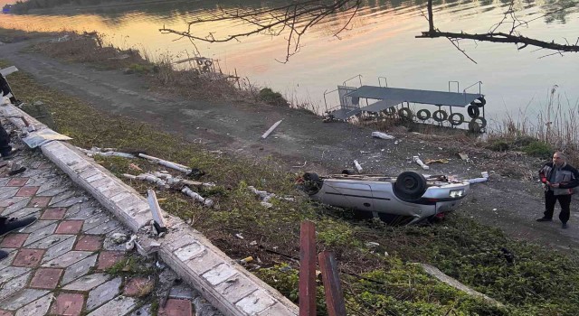 Zonguldakta dere kenarına uçan otomobil hurdaya döndü: 1 yaralı