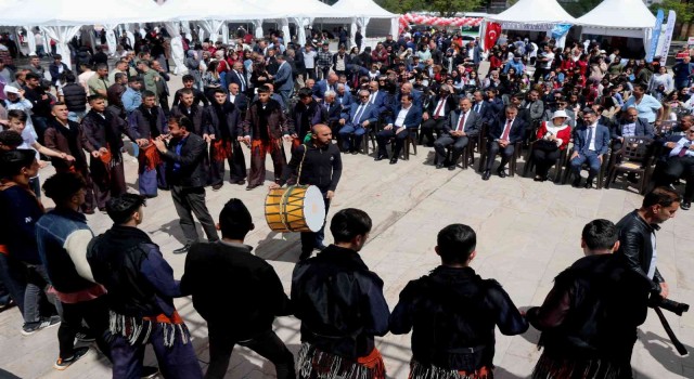 ‘1. Bitlis Kitap Fuarı kapılarını okuyuculara açtı