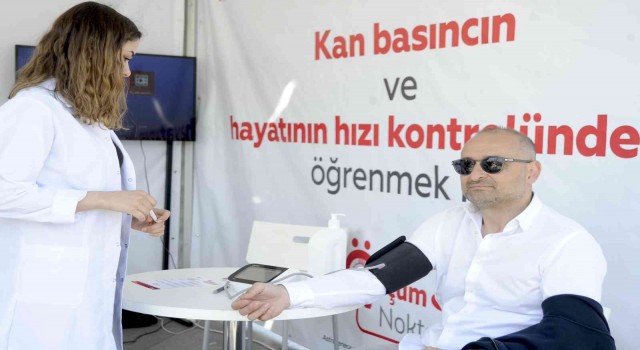 17 Mayıs Dünya Hipertansiyon Gününde Ankara ve İstanbulda tansiyon ve nabız ölçümü yapıldı