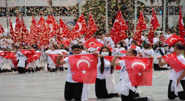 19 Mayıs İzmirde coşkuyla kutlandı