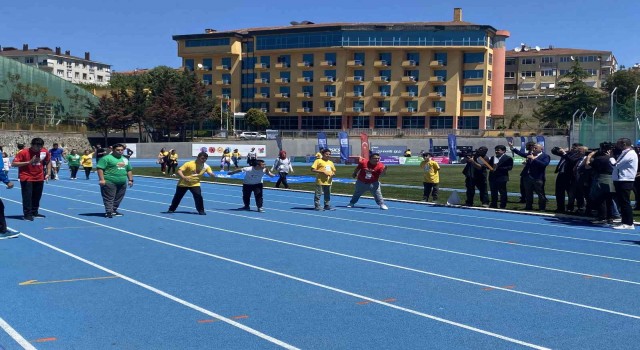 2 bin 100 sporcu, Üsküdarda 15. Uluslararası Özel Sporcular Atletizm Şenliğinde ter döktü