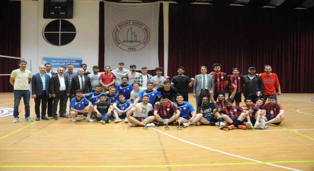 “26. Uluslararası Bilim ve Gençlik Haftası Bahar Şenliği” Spor Turnuvalarında Kupalar Sahiplerini Buldu