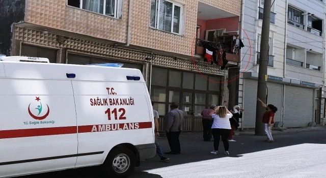 3 yaşındaki çocuk oyun oynarken balkondan düştü
