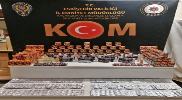 5 şüphelinin yakalandığı kaçakçılık operasyonunda binlerce kaçak malzeme ele geçirildi