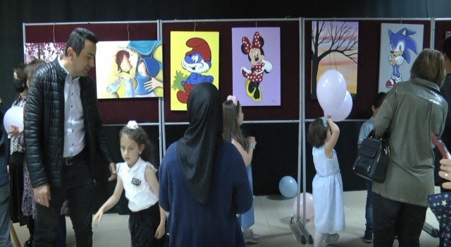 7den 70e resim çizdiler, katıldıkları kurs sonrası yaptıkları resimleri sergilediler