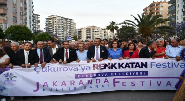 Adanada jakaranda coşkusu
