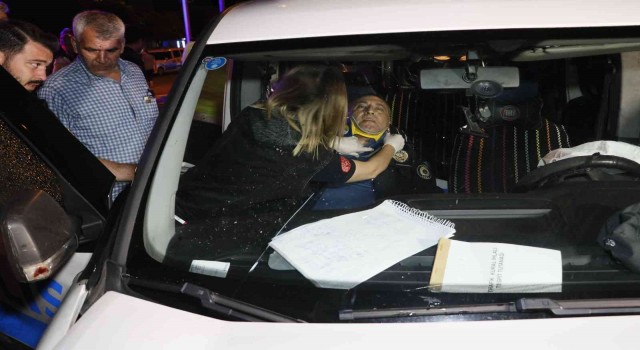 Adanada polis aracıyla otomobil çarpıştı: 4 yaralı