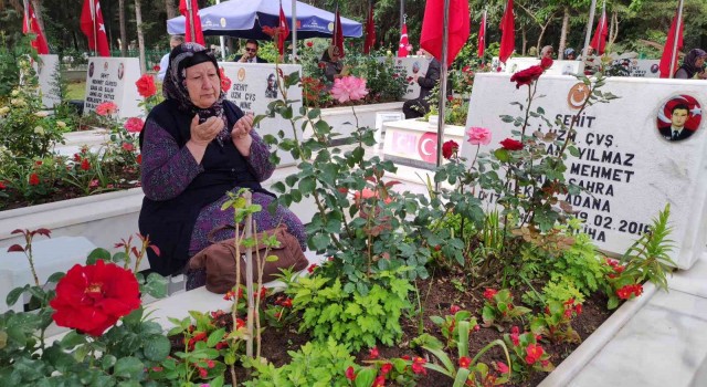Adanada şehitliklerde hüzünlü bayram arifesi