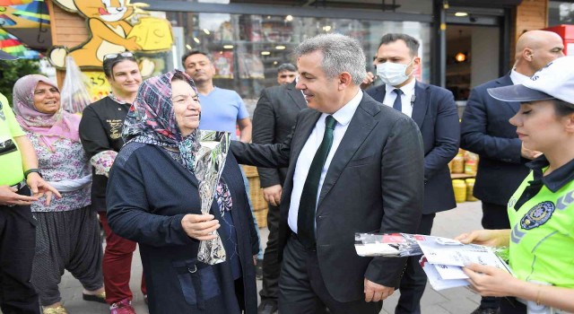 Adanada yayalar için 5 adımda güvenli trafik sloganıyla uygulama gerçekleştirildi