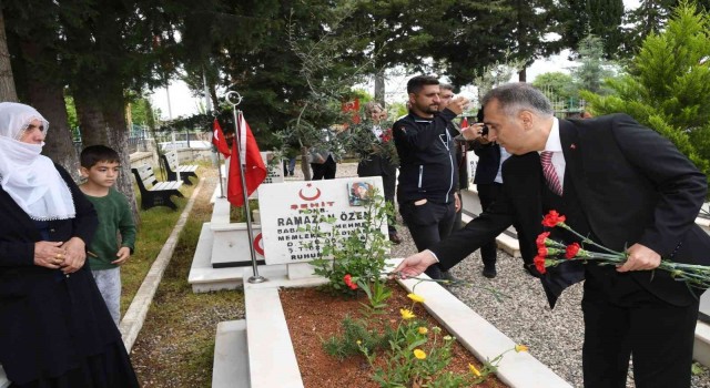 Adıyamanda bayram arifesinde şehitlik ziyaret edildi