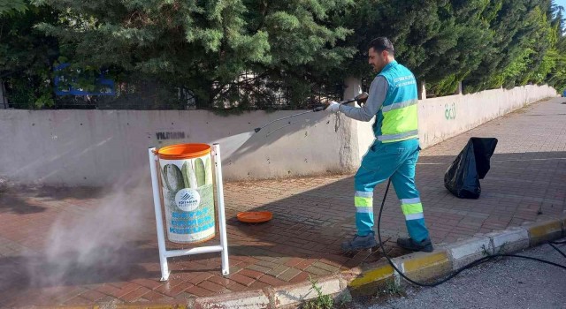 Adıyamanda çöp kovaları düzenli olarak temizleniyor