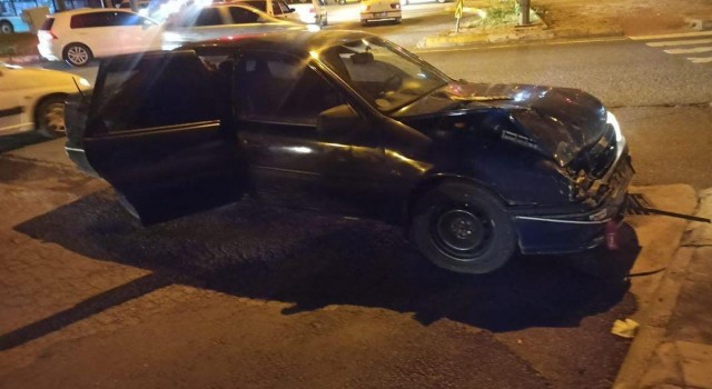 Adıyamanda iki otomobil çarpıştı: 5 yaralı