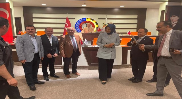 AEVde başkan değişmedi
