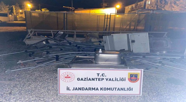 AFAD kampındaki malzemeleri gizlice satan memur tutuklandı