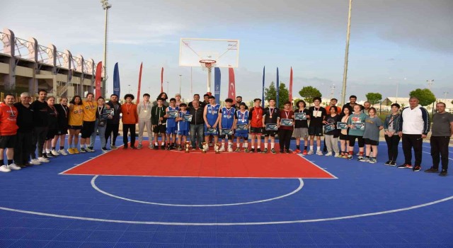 Afyonkarahisarda 3x3 sokak basketbolu gençlik kupası tamamlandı