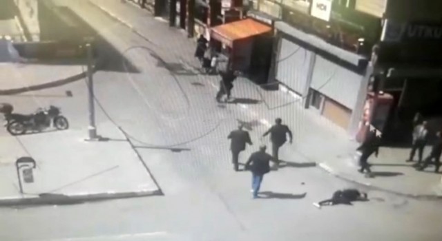 Ağrıda cadde ortasında silahlı çatışma: 3 yaralı