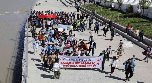 Ağrıda sağlıklı yaşam yürüyüşü yapıldı