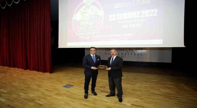 AİÇÜde “Başarılı Bir İşin Sırrı” konferansı düzenlendi